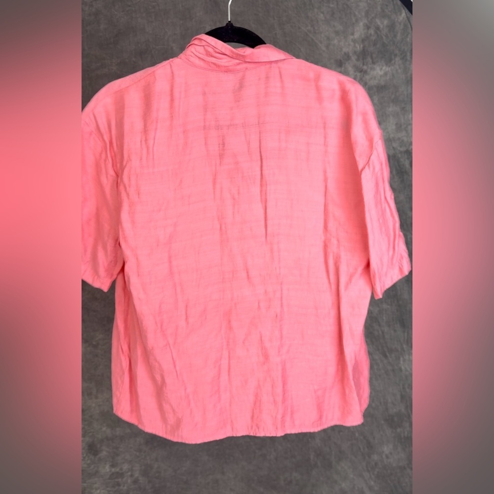 Express Women’s Salmon Pink Short Sleeve V-Neck Blouse M - Picture 3 of 7
